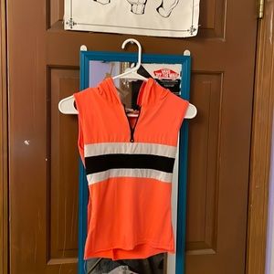 Sleeveless muscle shirt with hood